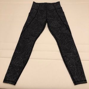 Athleta Salutation Stash Pocket Tight (Small)